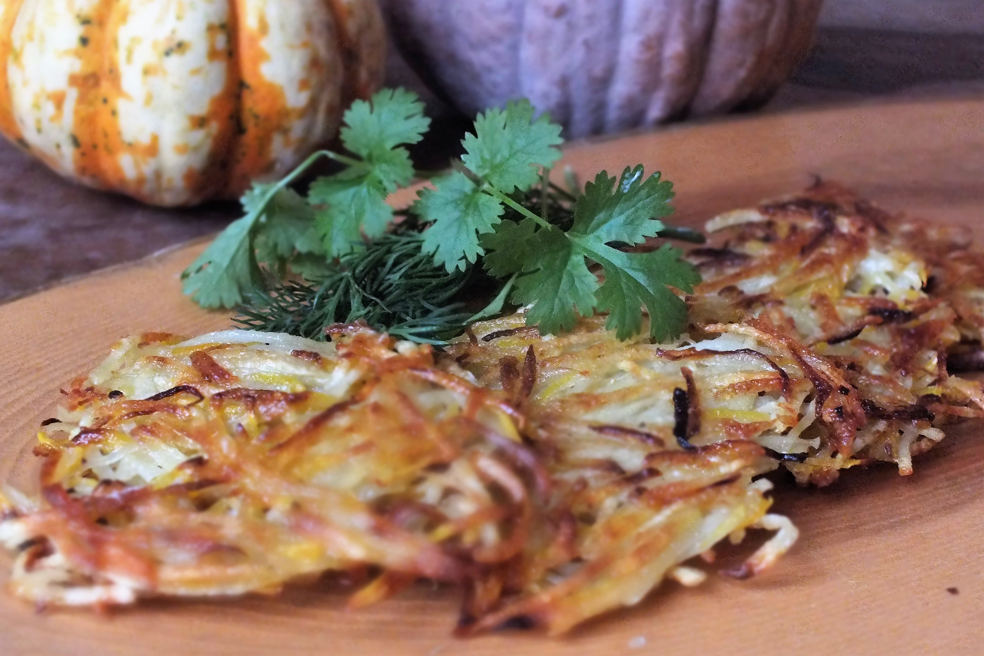 KARTOFFEL-KÜRBIS-RÖSTI MIT THUNFISCHTATAR 6 Kartoffel Kürbis Rösti