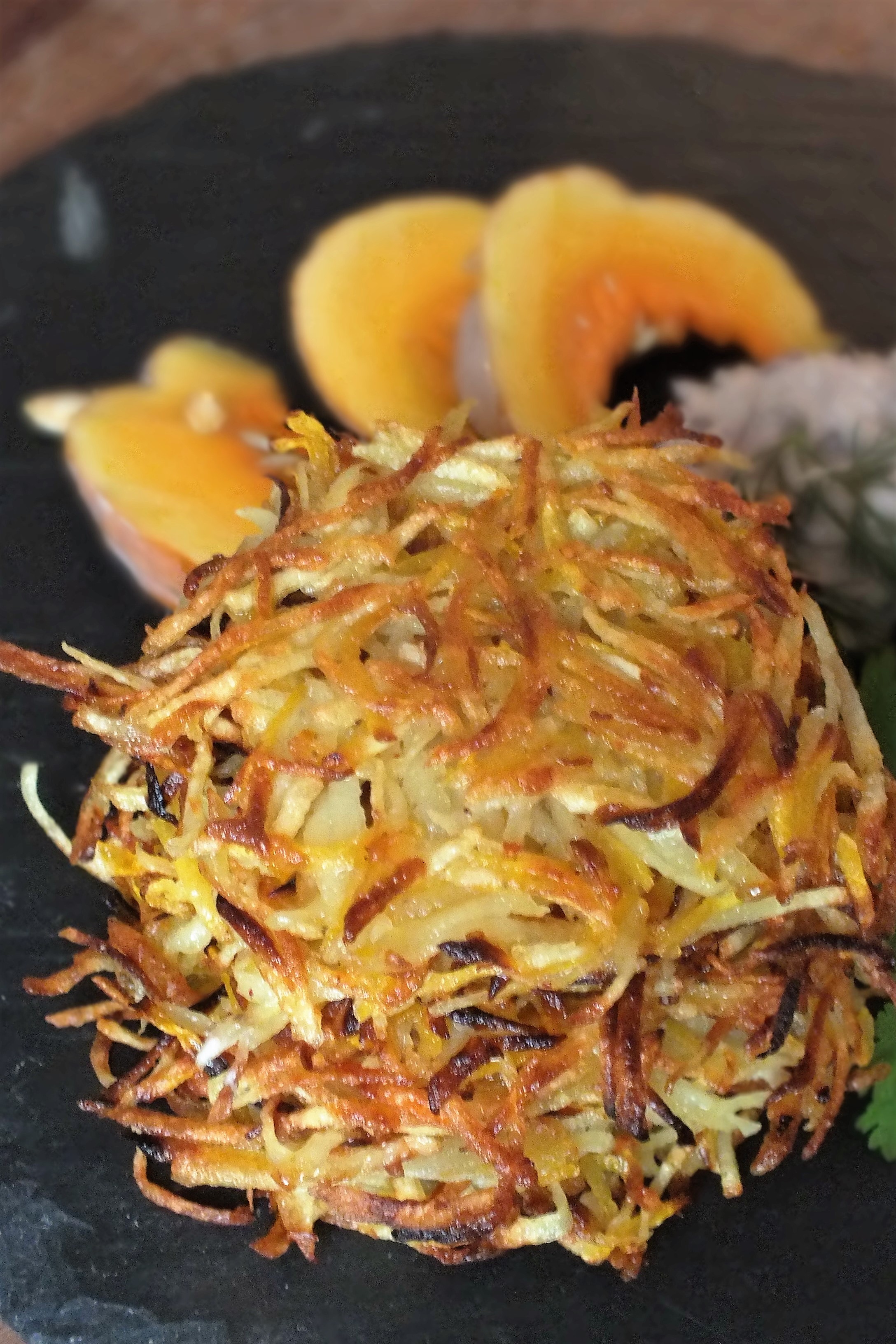 KARTOFFEL-KÜRBIS-RÖSTI MIT THUNFISCHTATAR 5 Kartoffel Kürbis Rösti