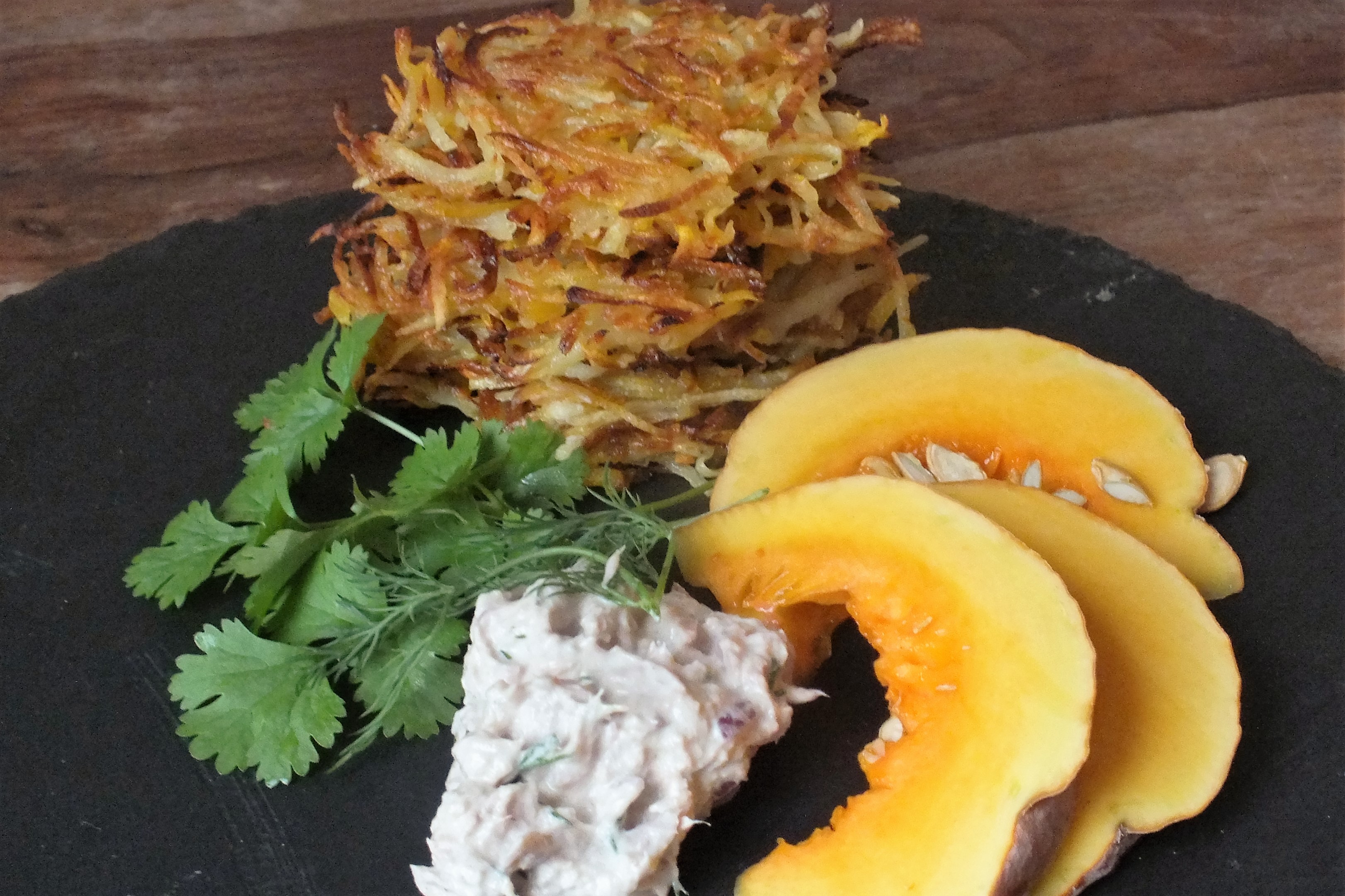 KARTOFFEL-KÜRBIS-RÖSTI MIT THUNFISCHTATAR 9 Kartoffel Kürbis Rösti