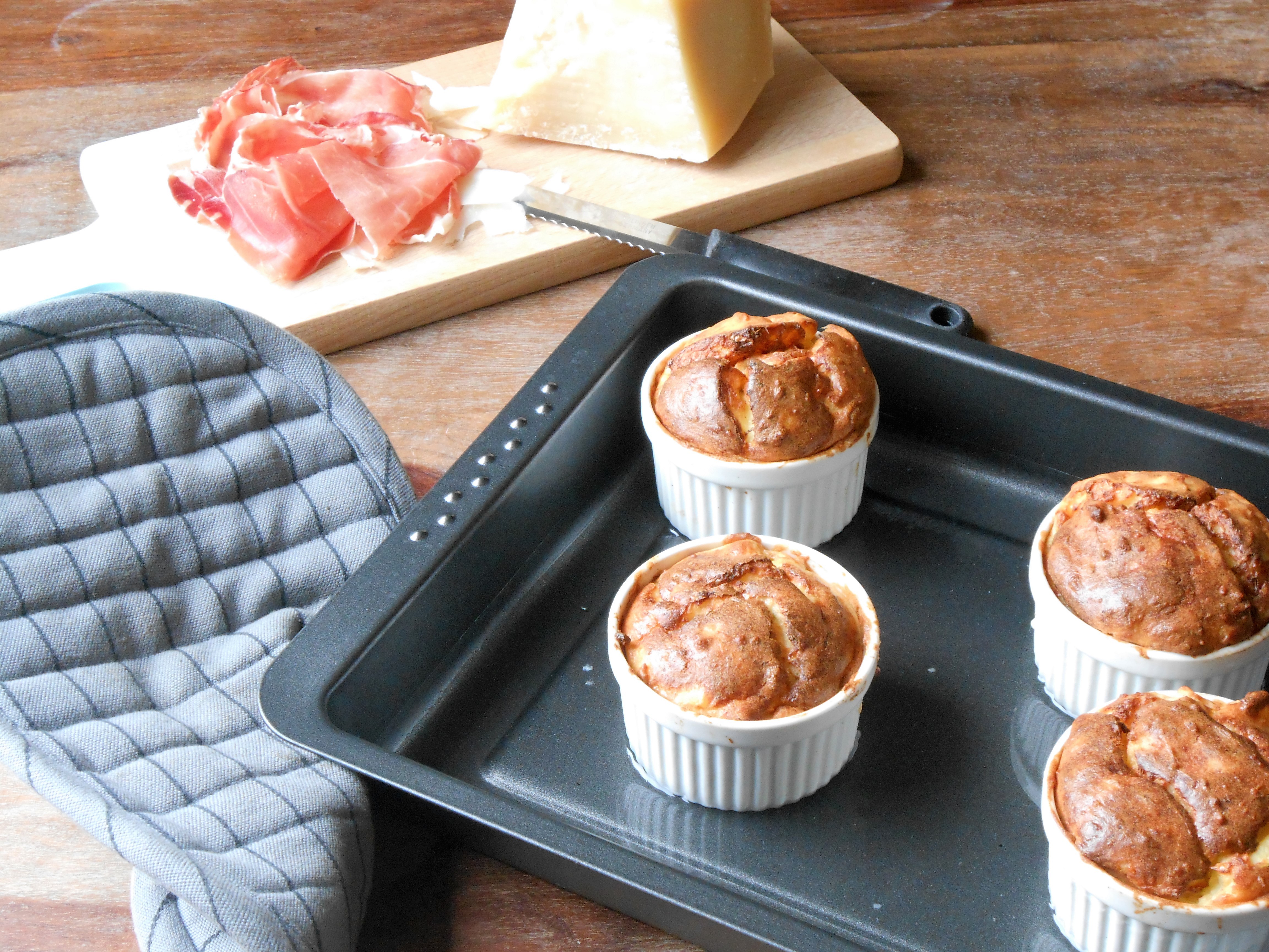 Kartoffelsoufflé mit San Daniele Schinken und Parmesan