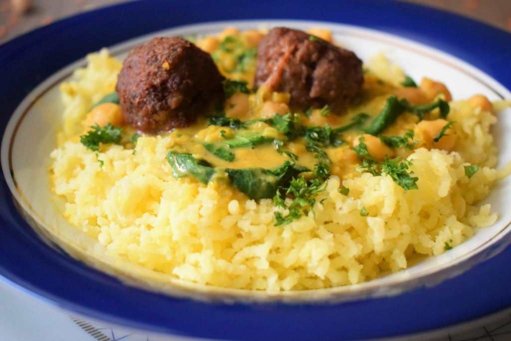 KARTOFFELCURRY MIT KICHERERBSEN, SPINAT & RINDERHACKBÄLLCHEN