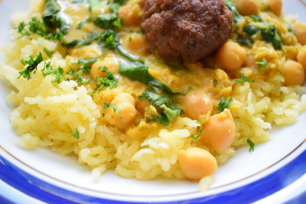 KARTOFFELCURRY MIT KICHERERBSEN, SPINAT & RINDERHACKBÄLLCHEN
