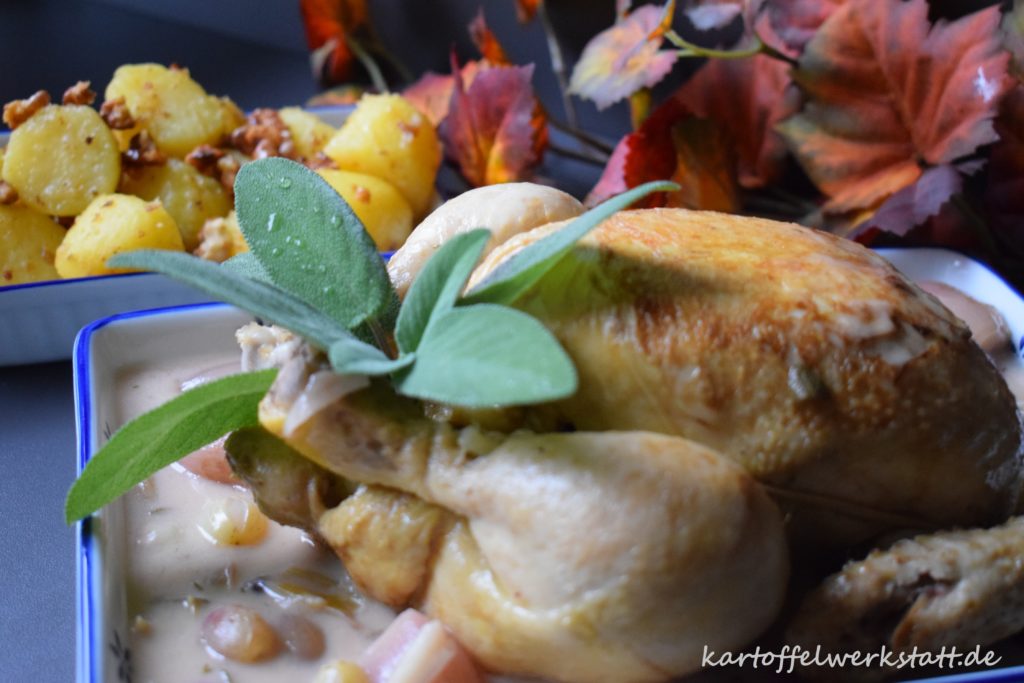 Geschmortes Rieslinghähnchen mit karamelisierten Trauben und Nusskartoffeln
