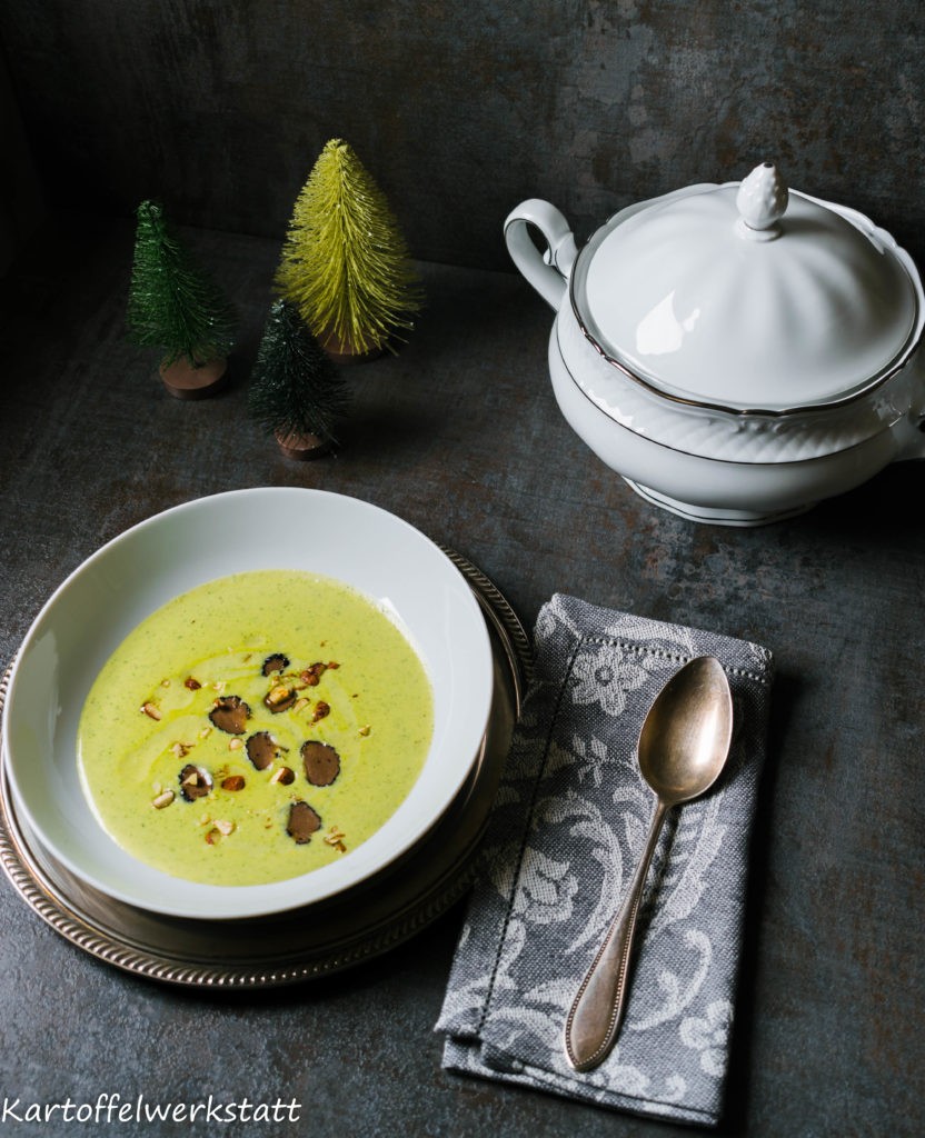 GETRÜFFELTE KARTOFFEL-PETERSILIEN-SUPPE - VEGAN - Kartoffelwerkstatt