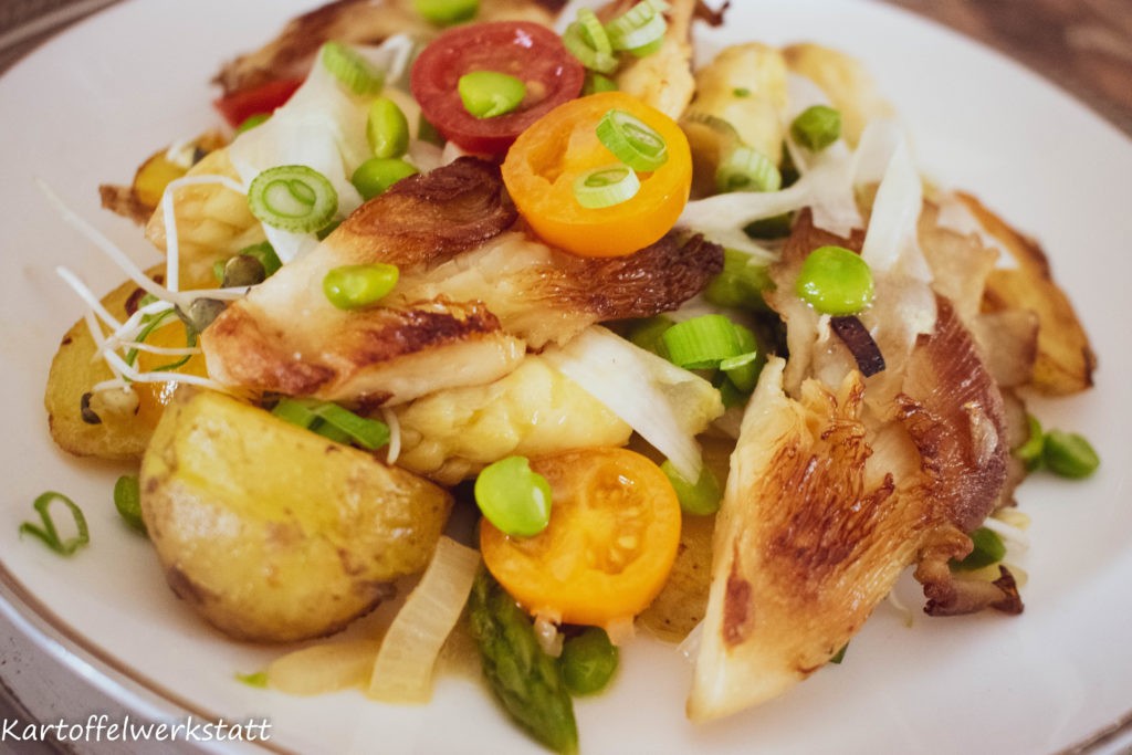 Spargelsalat mit neuen Kartoffeln und Austernpilzen