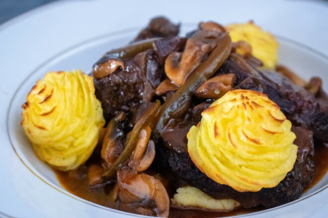 Rinderbäckle mit Herzoginkartoffeln