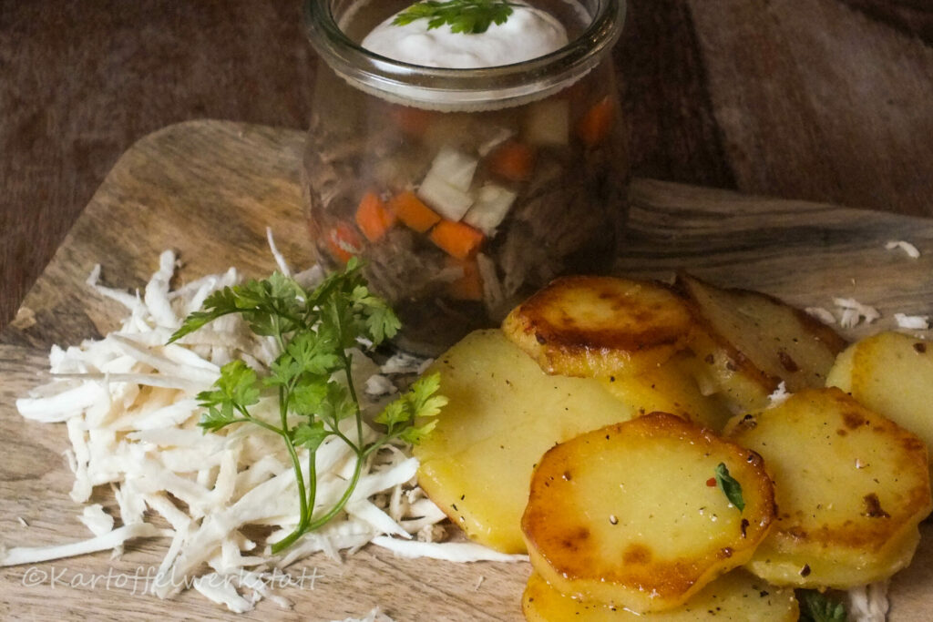 SÜLZE VON DER RINDERBRUST MIT MEERRETTICH-DIP & BRATKARTOFFELN 3 Sülze Rinderbrust und Bratkartoffeln