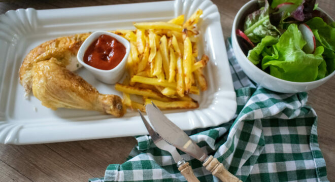 Ofenpommes mit Maishähnchen