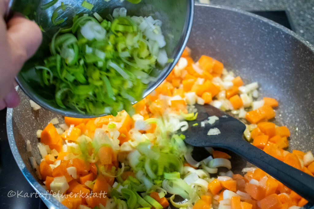 KARTOFFELGULASCH - VEGETARISCH - Kartoffelwerkstatt