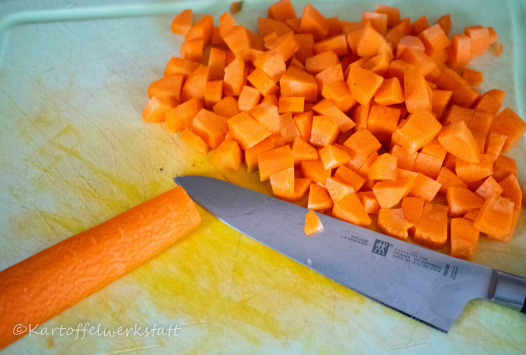 KARTOFFELGULASCH - VEGETARISCH - Kartoffelwerkstatt KARTOFFELGULASCH - VEGETARISCH - Kartoffelwerkstatt