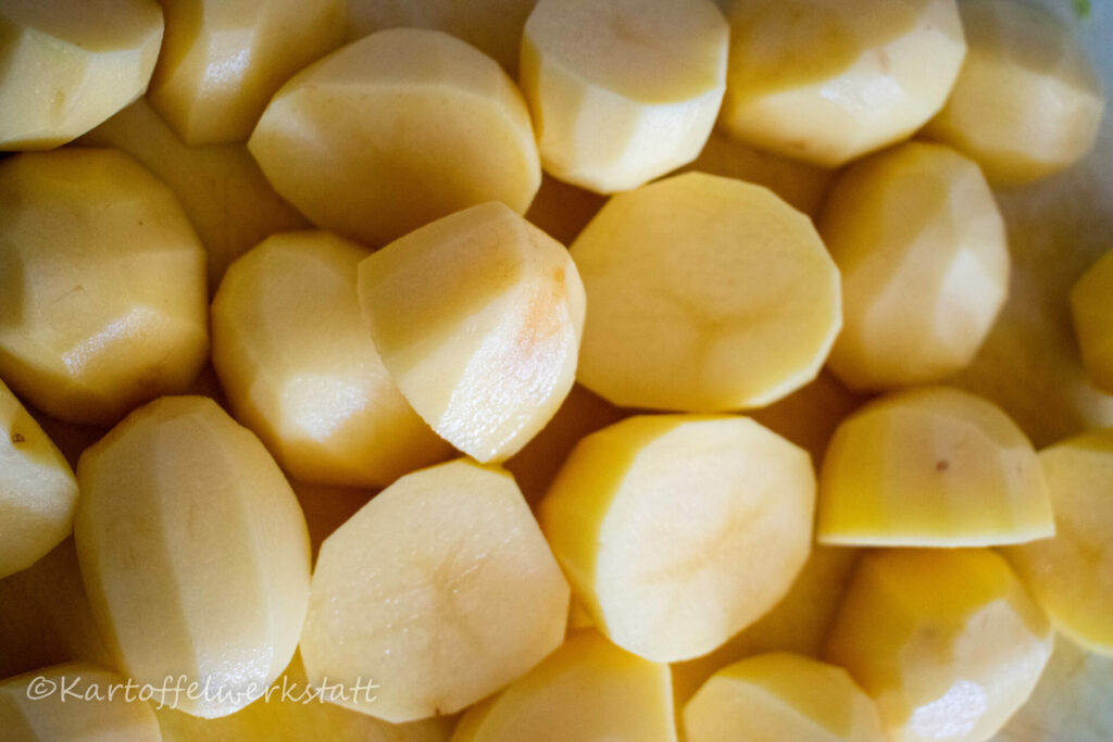 KARTOFFELGULASCH - VEGETARISCH - Kartoffelwerkstatt KARTOFFELGULASCH - VEGETARISCH - Kartoffelwerkstatt