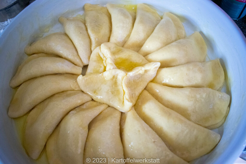 APFELMAULTASCHEN - Kartoffelwerkstatt APFELMAULTASCHEN - Kartoffelwerkstatt